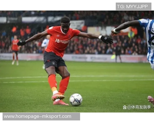 伯顿与巡游者的激烈对决揭示了足球战术的博弈与团队精神的较量